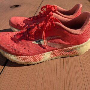 Used Brooks Women's Hyperion Tempo in Hot Coral/Flan/Fusion Coral